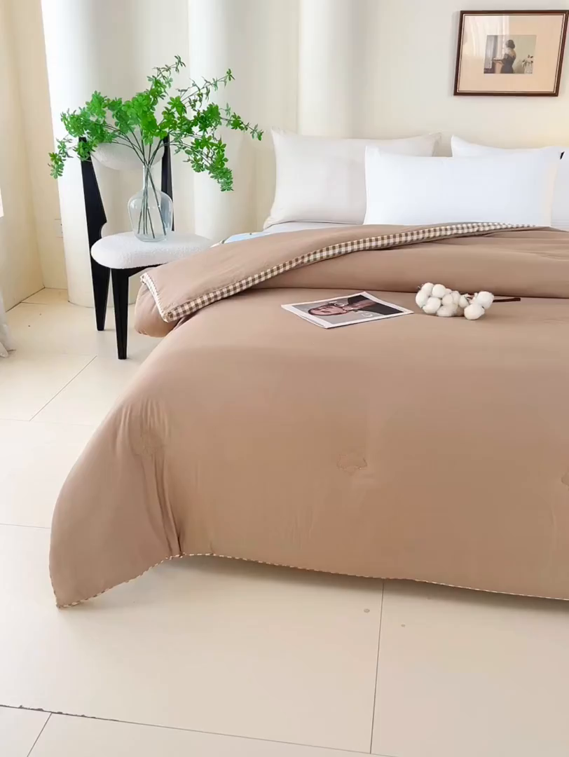 91家纺网 家纺一手货源 找家纺 爱诗诺家纺 2025新款无印风棋盘格立体新疆棉花被被子被芯 棋盘格-米驼