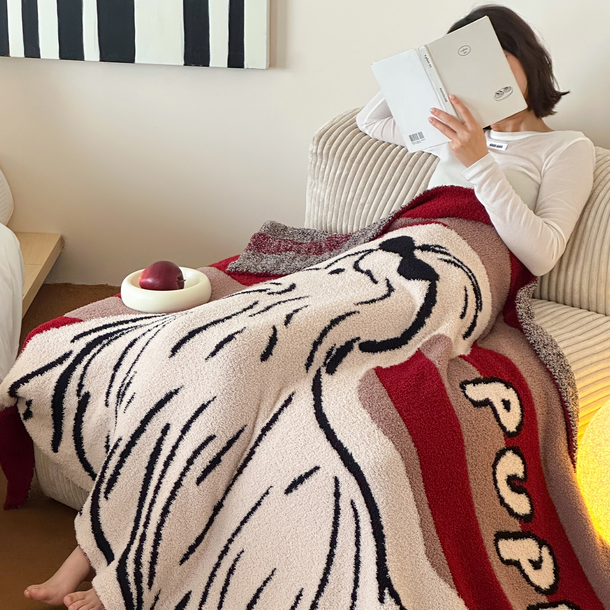 91家纺网 家纺一手货源 找家纺 RYB红黄兰 2025新款设计师原创多功能针织半边绒毛毯午休毯盖毯加厚毯子 红咖哈基米