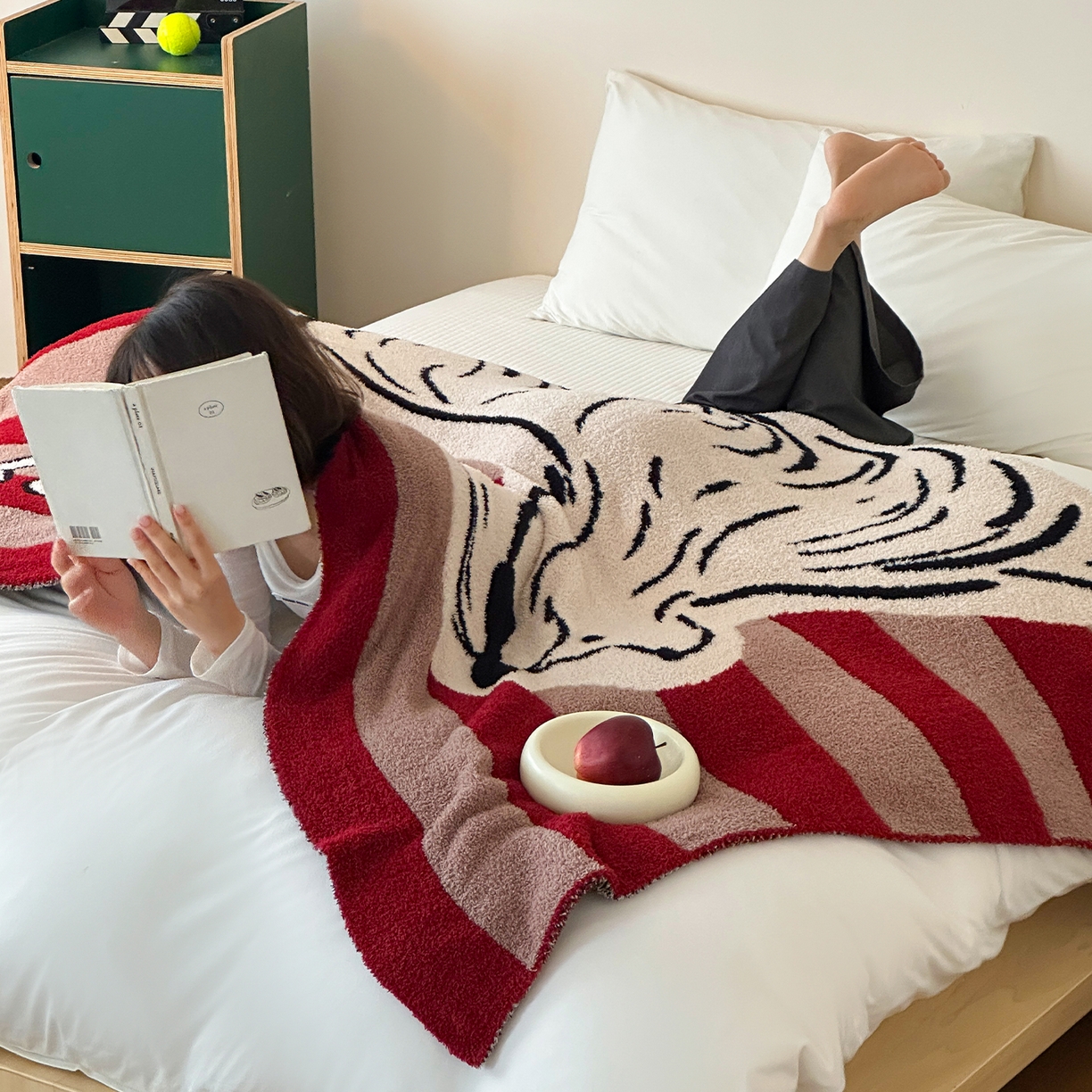 91家纺网 家纺一手货源 找家纺 （总）RYB红黄兰 2025新款设计师原创多功能针织半边绒毛毯午休毯盖毯加厚毯子