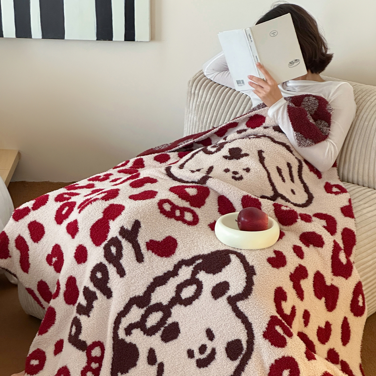 91家纺网 家纺一手货源 找家纺 RYB红黄兰 2025新款设计师原创多功能针织半边绒毛毯午休毯盖毯加厚毯子 豹纹小奶狗