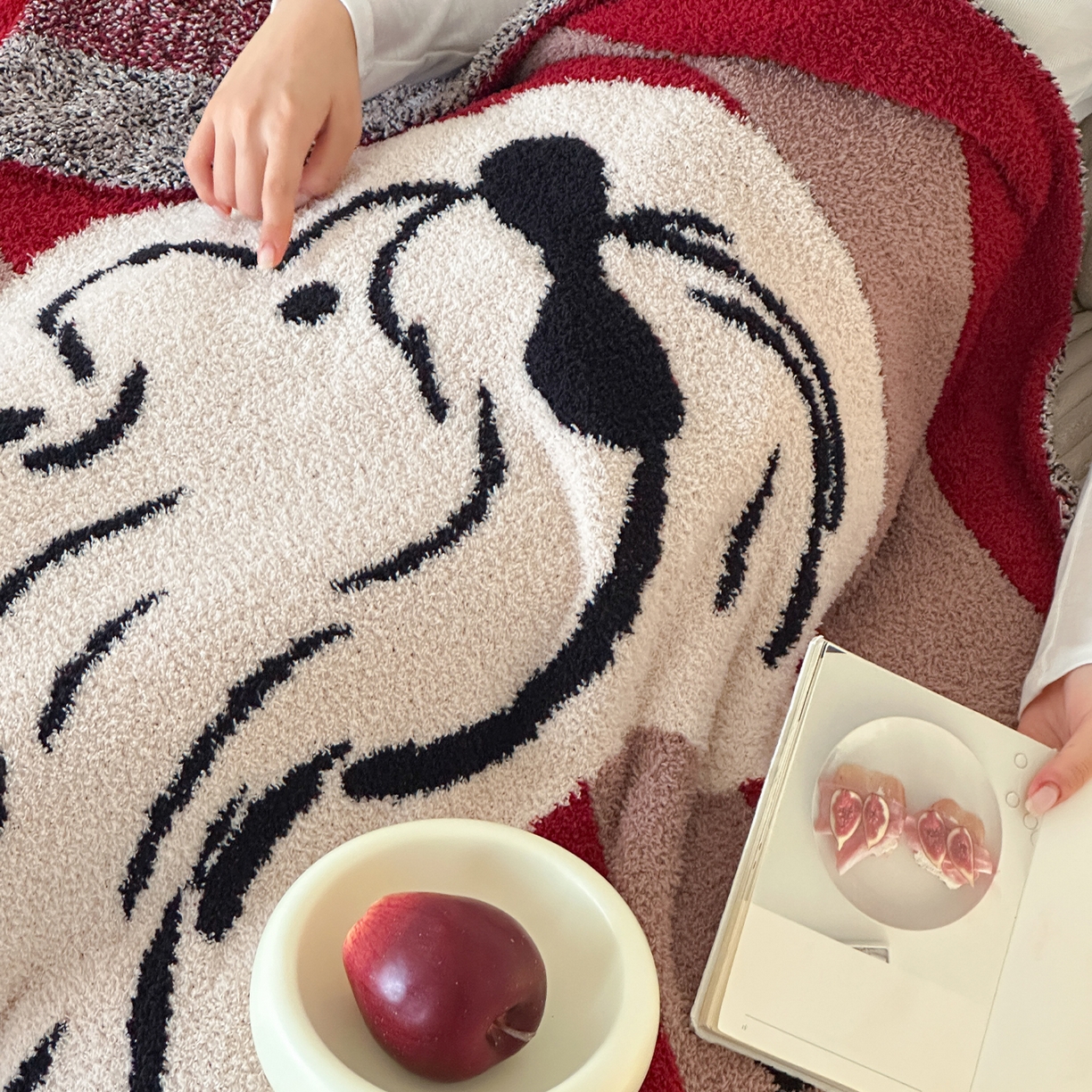 91家纺网 家纺一手货源 找家纺 （总）RYB红黄兰 2025新款设计师原创多功能针织半边绒毛毯午休毯盖毯加厚毯子