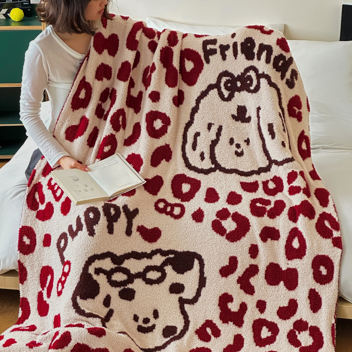 91家纺网 家纺一手货源 找家纺 RYB红黄兰 2025新款设计师原创多功能针织半边绒毛毯午休毯盖毯加厚毯子 豹纹小奶狗