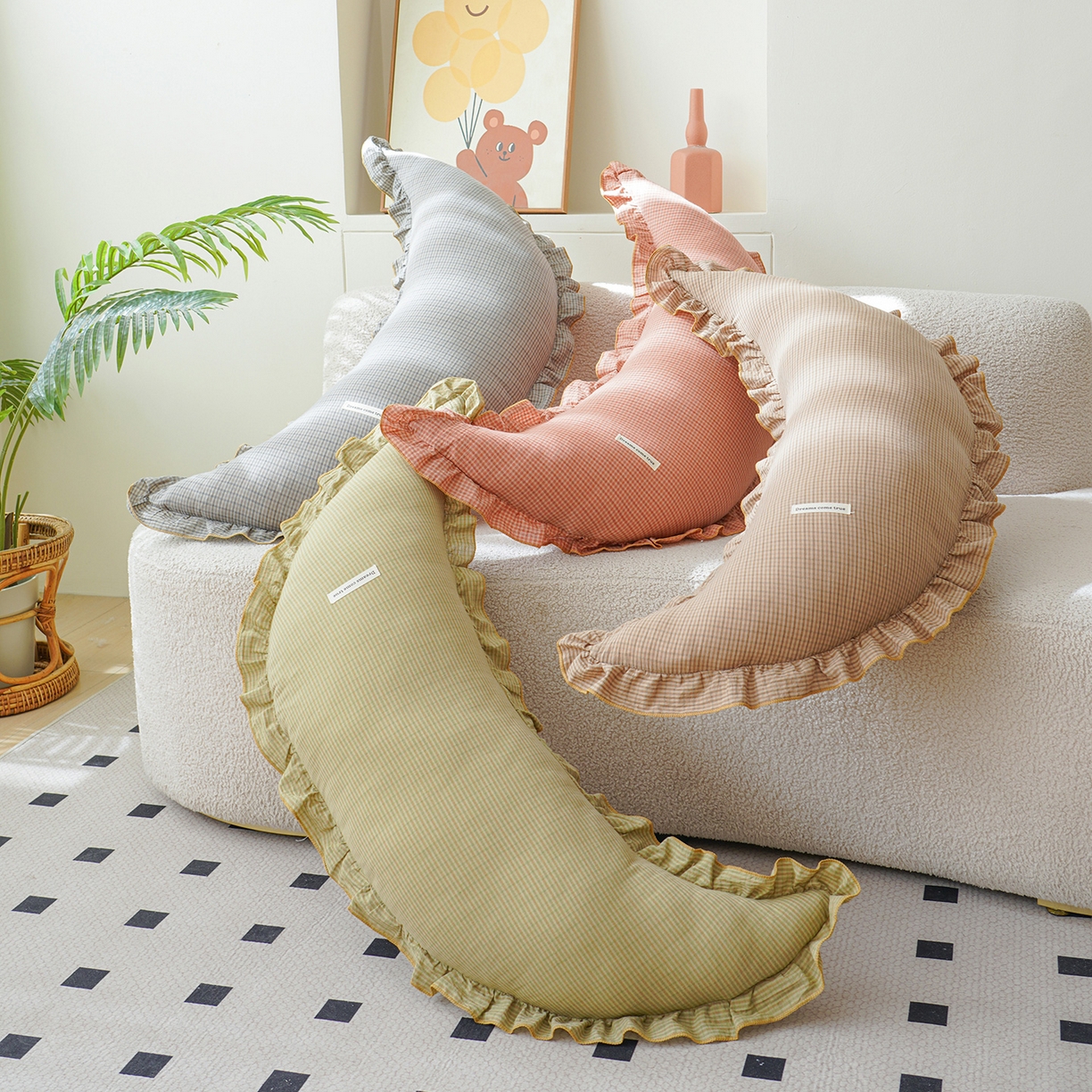 91家纺网 家纺一手货源 找家纺 蔻眠 花边款多功能全棉月亮长抱枕夹腿抱枕芯月亮枕头 主图