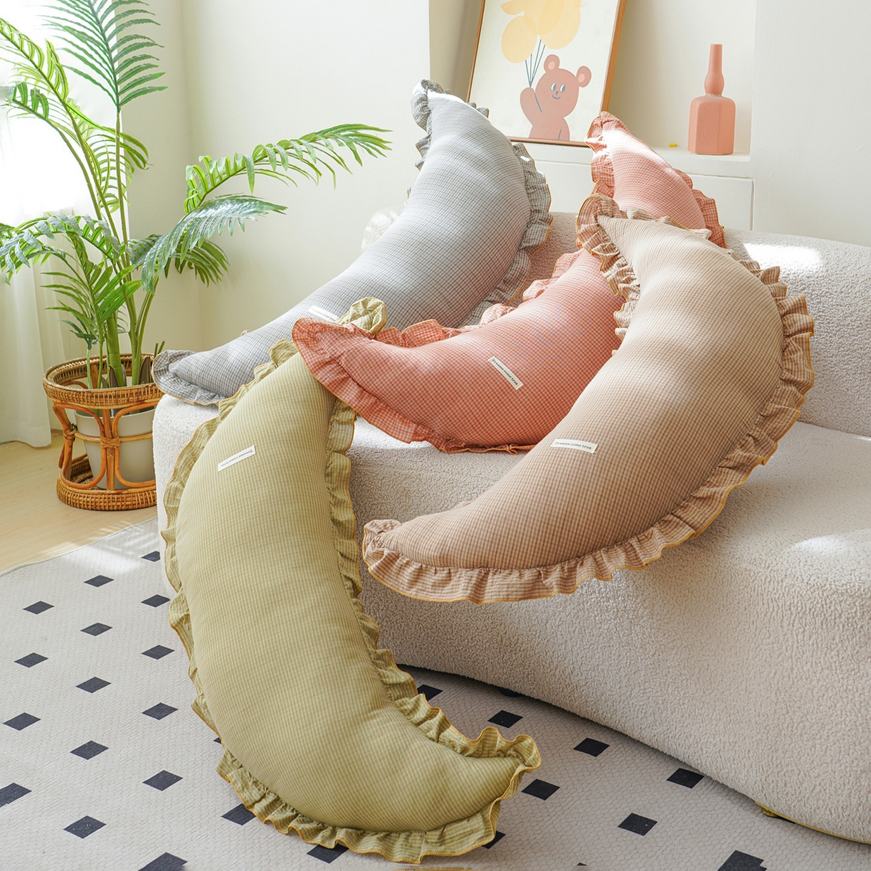 91家纺网 家纺一手货源 找家纺 蔻眠 花边款多功能全棉月亮长抱枕夹腿抱枕芯月亮枕头 主图