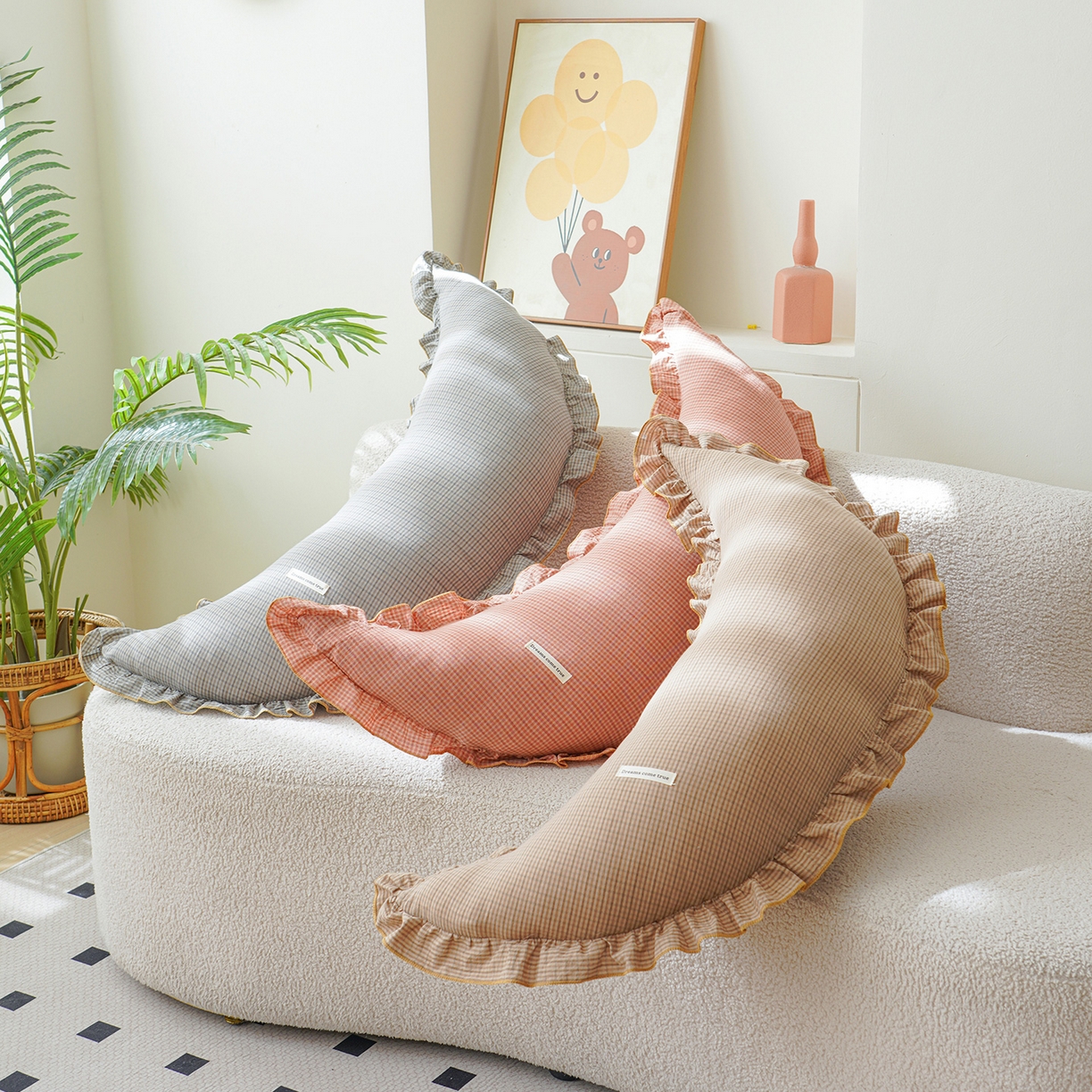 91家纺网 家纺一手货源 找家纺 蔻眠 花边款多功能全棉月亮长抱枕夹腿抱枕芯月亮枕头 主图