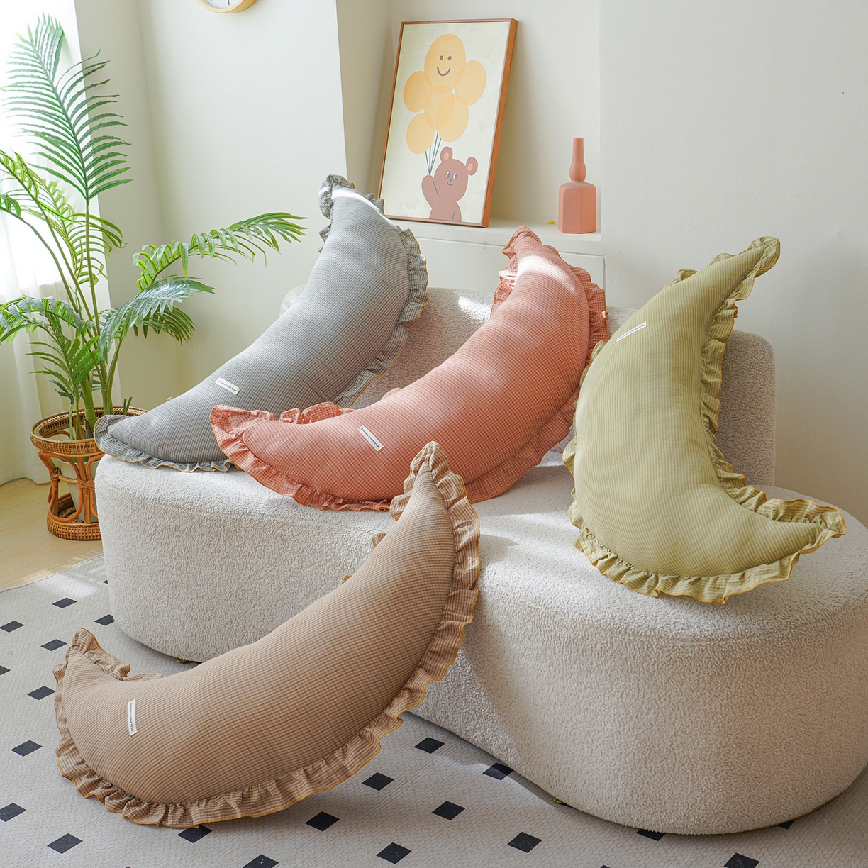 91家纺网 家纺一手货源 找家纺 蔻眠 花边款多功能全棉月亮长抱枕夹腿抱枕芯月亮枕头 主图