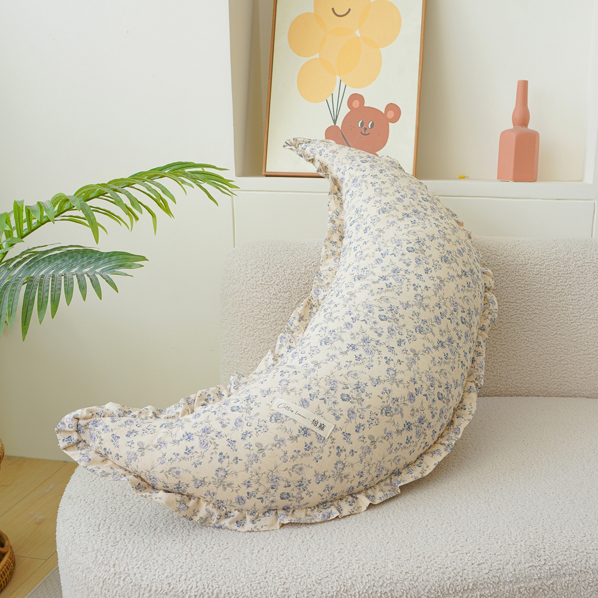 91家纺网 家纺一手货源 找家纺 （总）蔻眠 棉麻花边款多功能月亮长抱枕夹腿抱枕芯月亮枕头