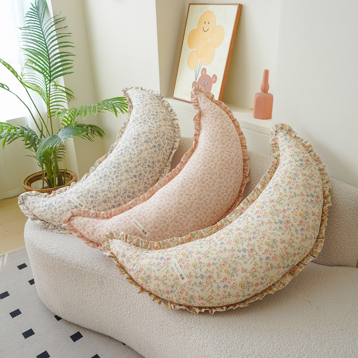 91家纺网 家纺一手货源 找家纺 （总）蔻眠 棉麻花边款多功能月亮长抱枕夹腿抱枕芯月亮枕头