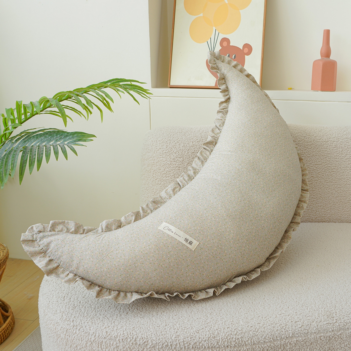 91家纺网 家纺一手货源 找家纺 （总）蔻眠 棉麻花边款多功能月亮长抱枕夹腿抱枕芯月亮枕头