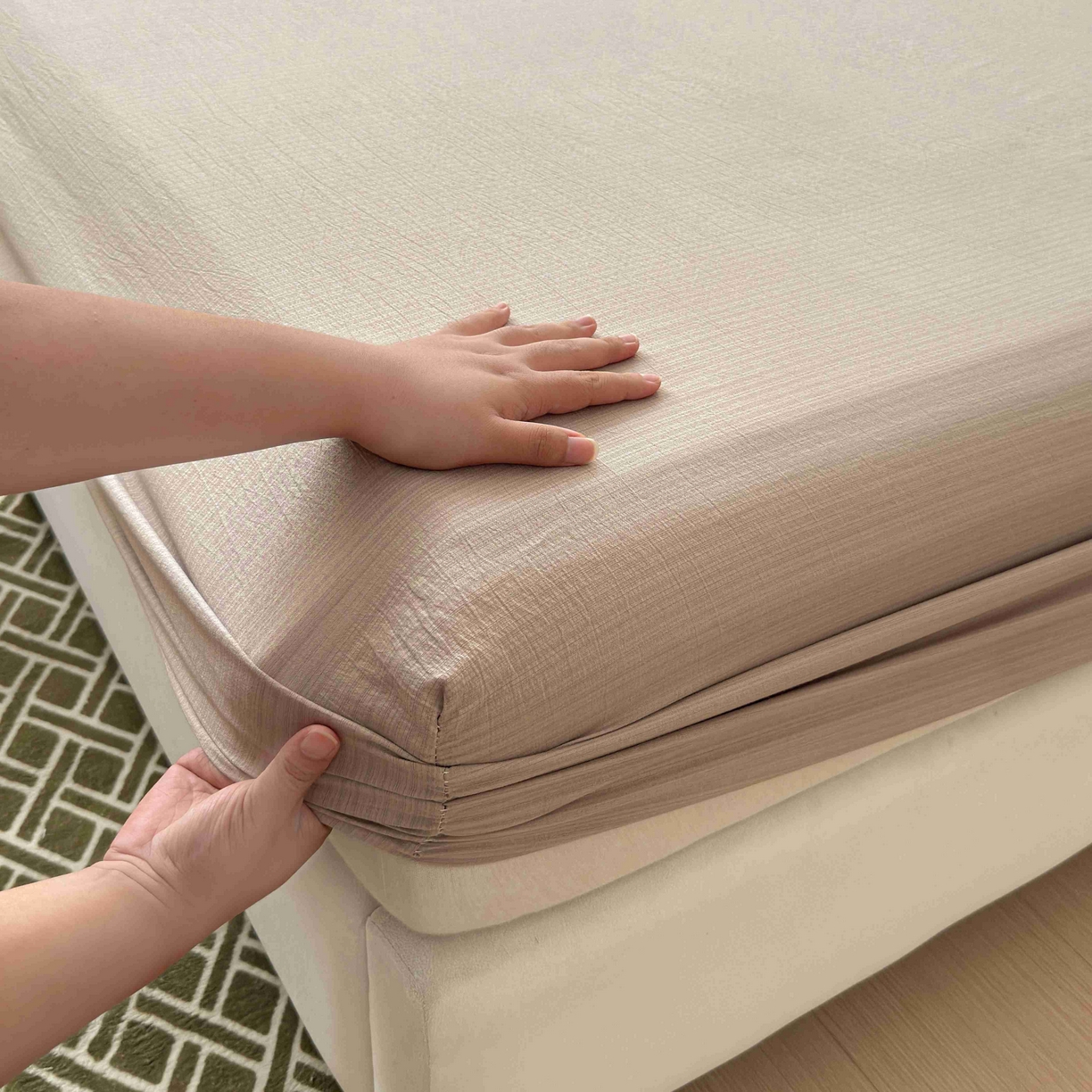 91家纺网 家纺一手货源 找家纺 富阿娜家纺 2025新款120克超柔云朵棉双层纱床笠三件套 云朵卡其