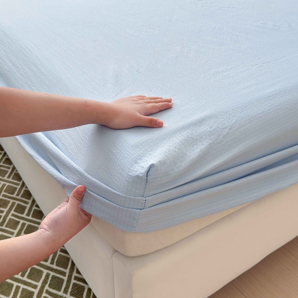 91家纺网 家纺一手货源 找家纺 富阿娜家纺 2025新款120克超柔云朵棉双层纱床笠三件套 云朵浅蓝