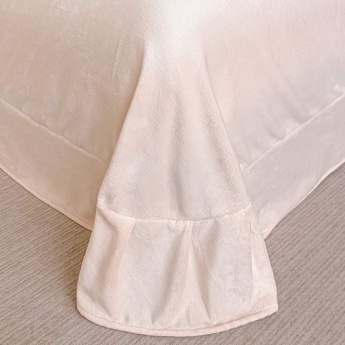 91家纺网 家纺一手货源 找家纺 莱越家纺 2025新款牛奶雕花绒四件套 田园小鹿-粉