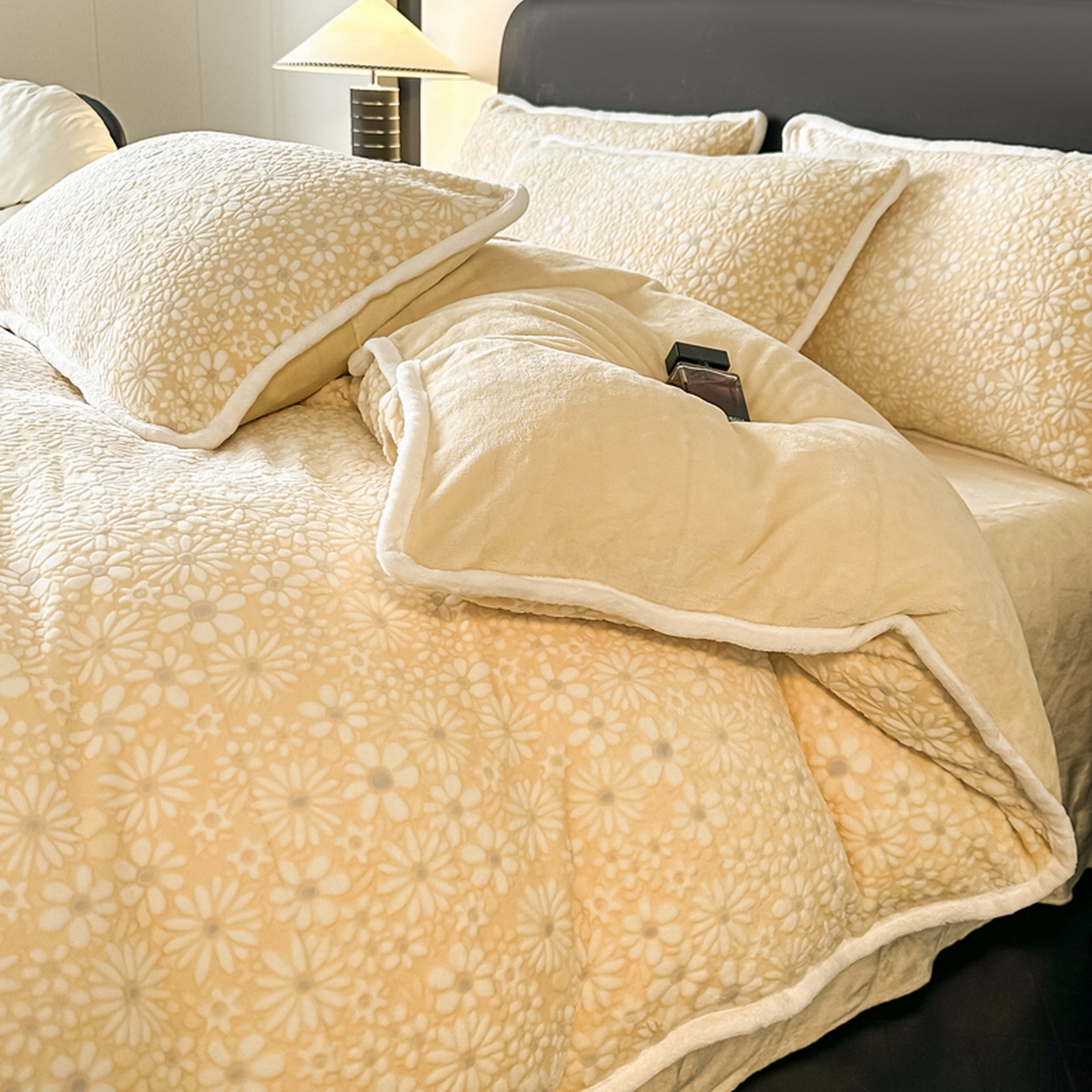 91家纺网 家纺一手货源 找家纺 （总）莱越家纺 2025新款牛奶雕花绒四件套