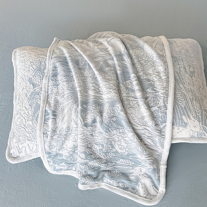 91家纺网 家纺一手货源 找家纺 莱越家纺 2025新款牛奶雕花绒四件套 田园小鹿-蓝