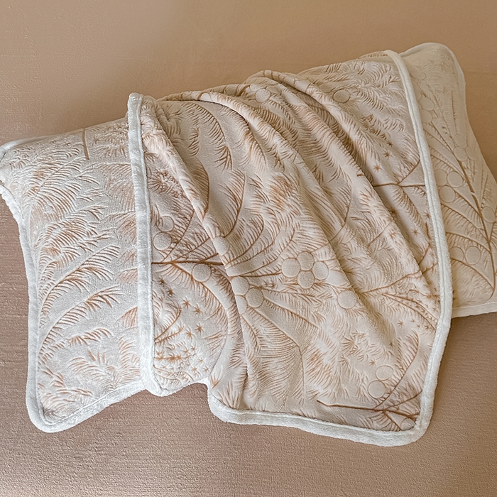 91家纺网 家纺一手货源 找家纺 莱越家纺 2025新款牛奶雕花绒四件套 椰树风情