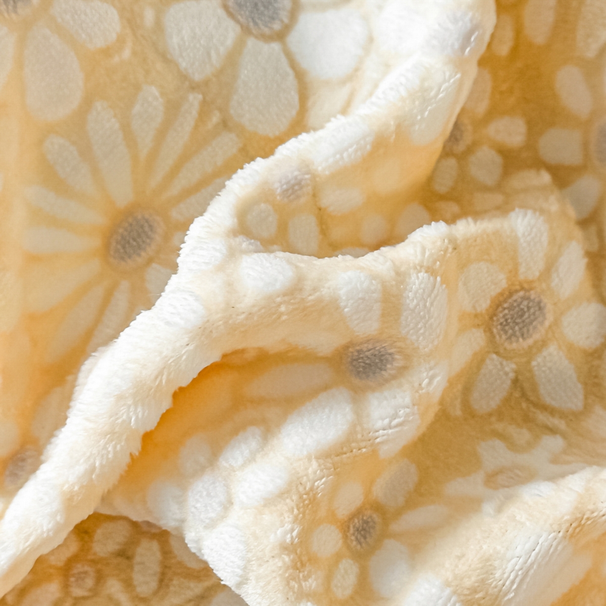 91家纺网 家纺一手货源 找家纺 莱越家纺 2025新款牛奶雕花绒四件套 小雏菊-黄