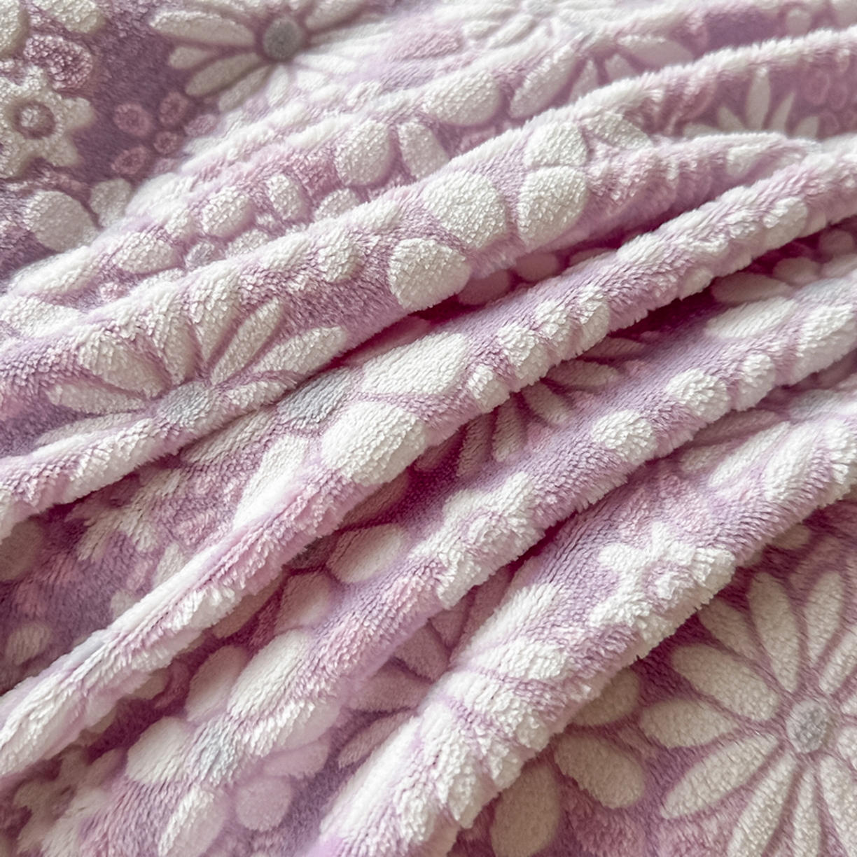 91家纺网 家纺一手货源 找家纺 莱越家纺 2025新款牛奶雕花绒四件套 小雏菊-紫