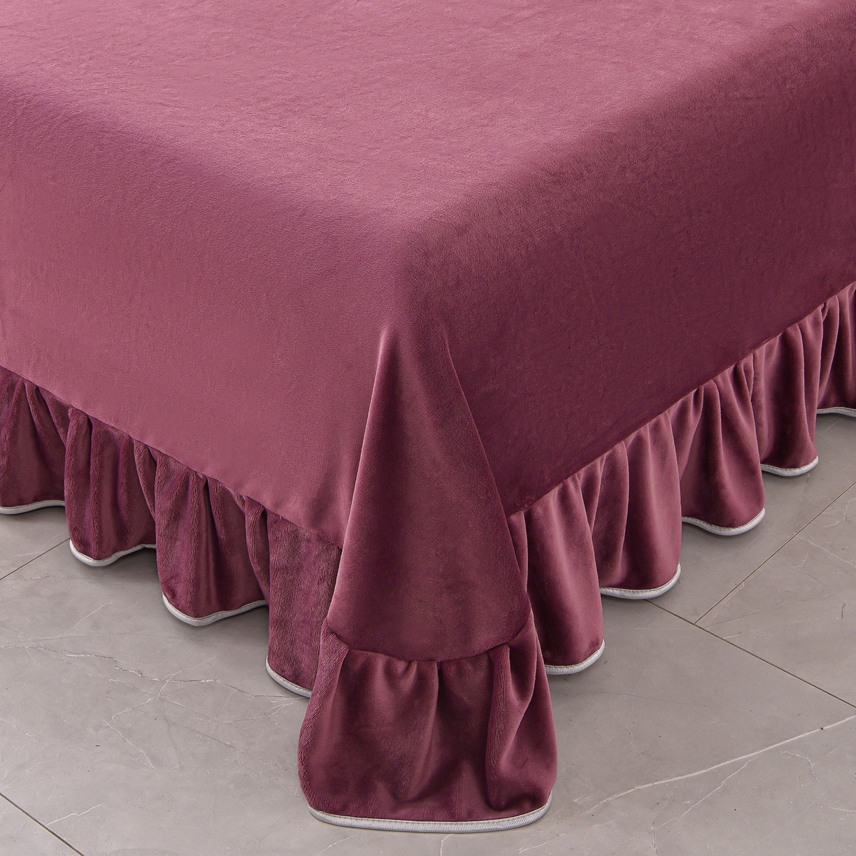 91家纺网 家纺一手货源 找家纺 亿品2025直播爆款9.5斤牛奶绒四件套加厚保暖床裙四件套 紫气东来