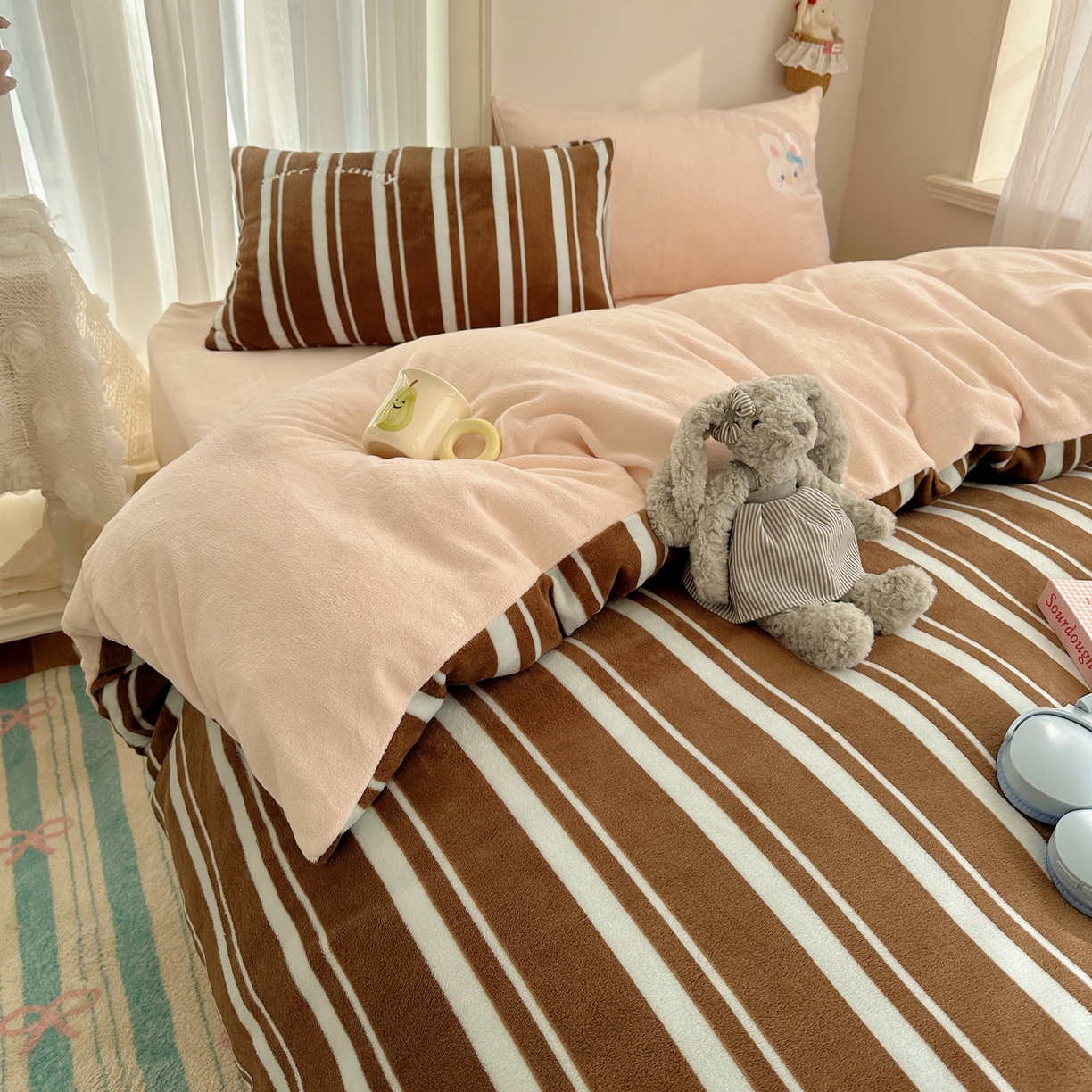 91家纺网 家纺一手货源 找家纺 （总）韩都家居 2025新款卡通贴布绣系列加厚牛奶绒四件套