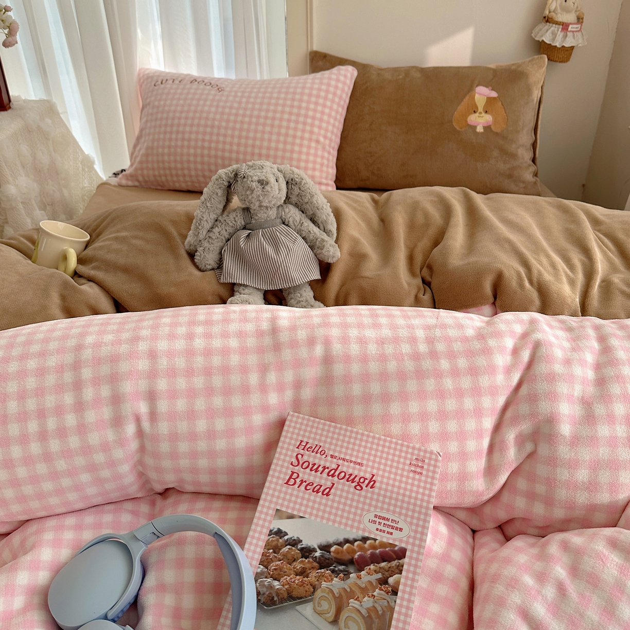 91家纺网 家纺一手货源 找家纺 韩都家居 2025新款卡通贴布绣系列加厚牛奶绒四件套 绅士小狗