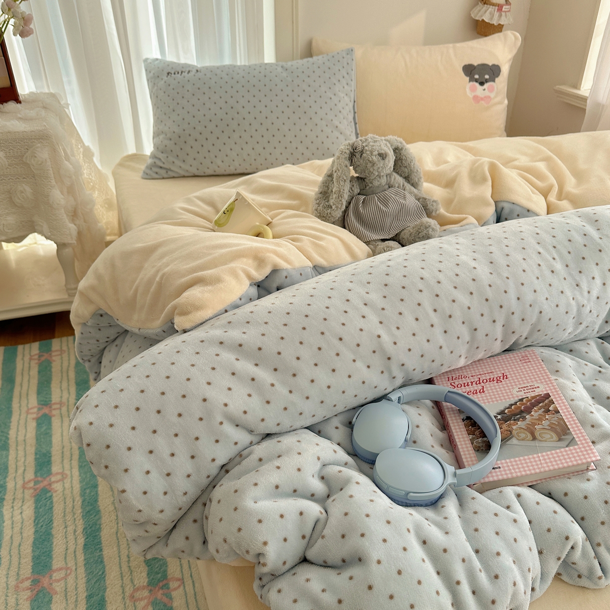 91家纺网 家纺一手货源 找家纺 韩都家居 2025新款卡通贴布绣系列加厚牛奶绒四件套 苹果狗狗