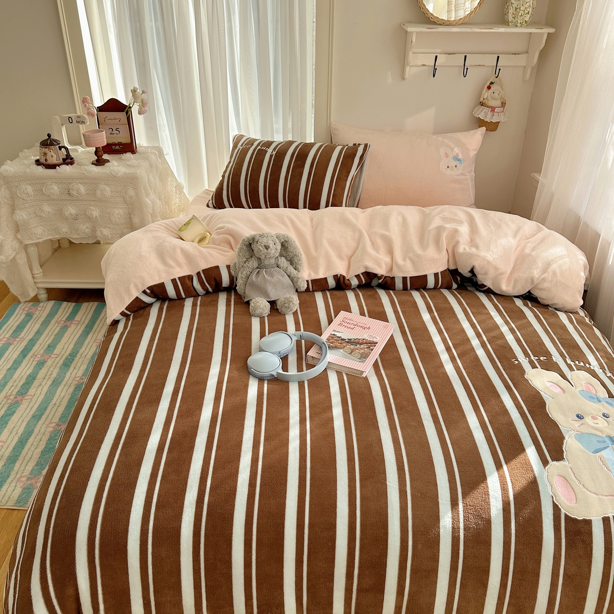 91家纺网 家纺一手货源 找家纺 （总）韩都家居 2025新款卡通贴布绣系列加厚牛奶绒四件套