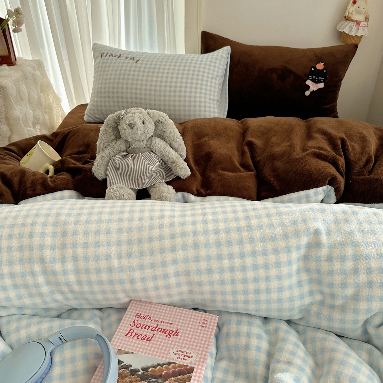 91家纺网 家纺一手货源 找家纺 韩都家居 2025新款卡通贴布绣系列加厚牛奶绒四件套 冬日猫咪