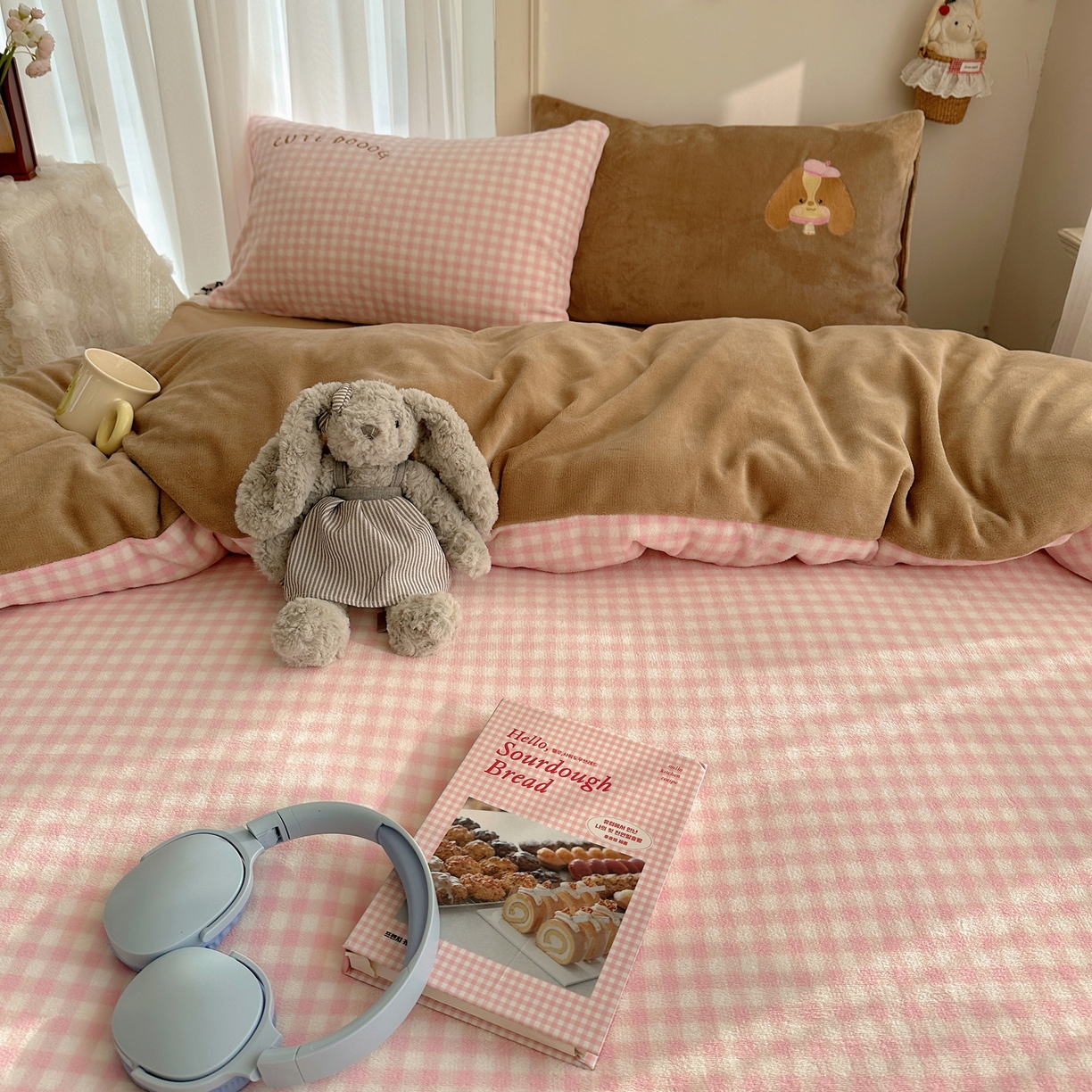 91家纺网 家纺一手货源 找家纺 韩都家居 2025新款卡通贴布绣系列加厚牛奶绒四件套 绅士小狗