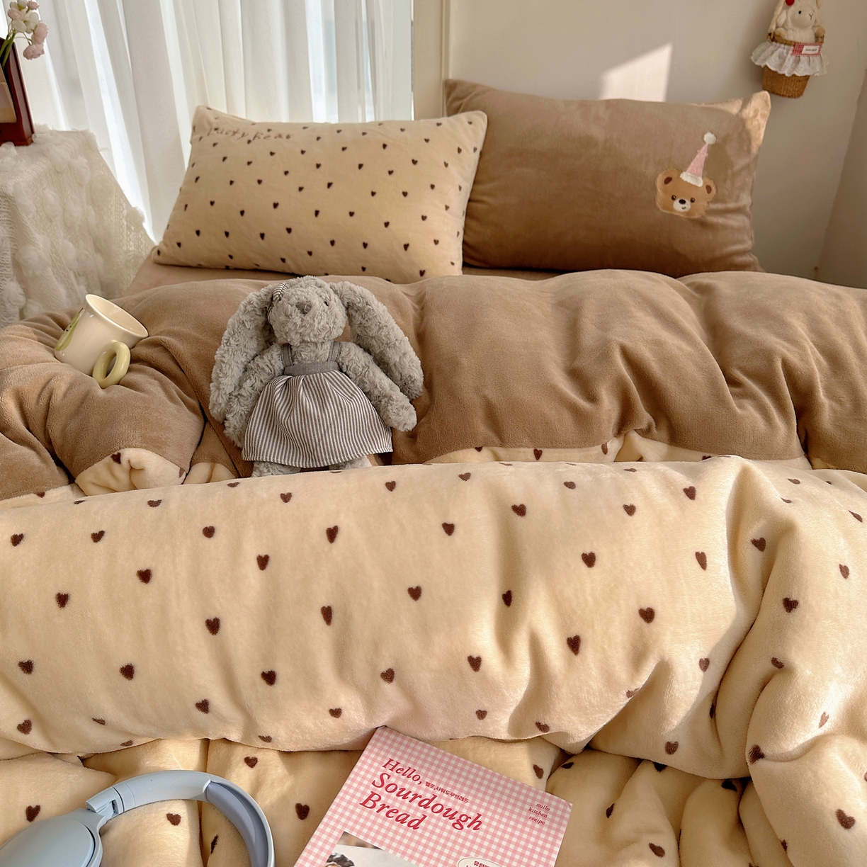 91家纺网 家纺一手货源 找家纺 韩都家居 2025新款卡通贴布绣系列加厚牛奶绒四件套 幸运小熊