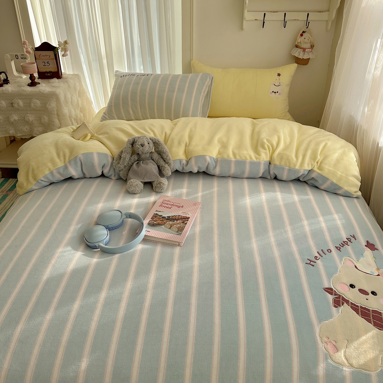 91家纺网 家纺一手货源 找家纺 韩都家居 2025新款卡通贴布绣系列加厚牛奶绒四件套 顽皮西高地