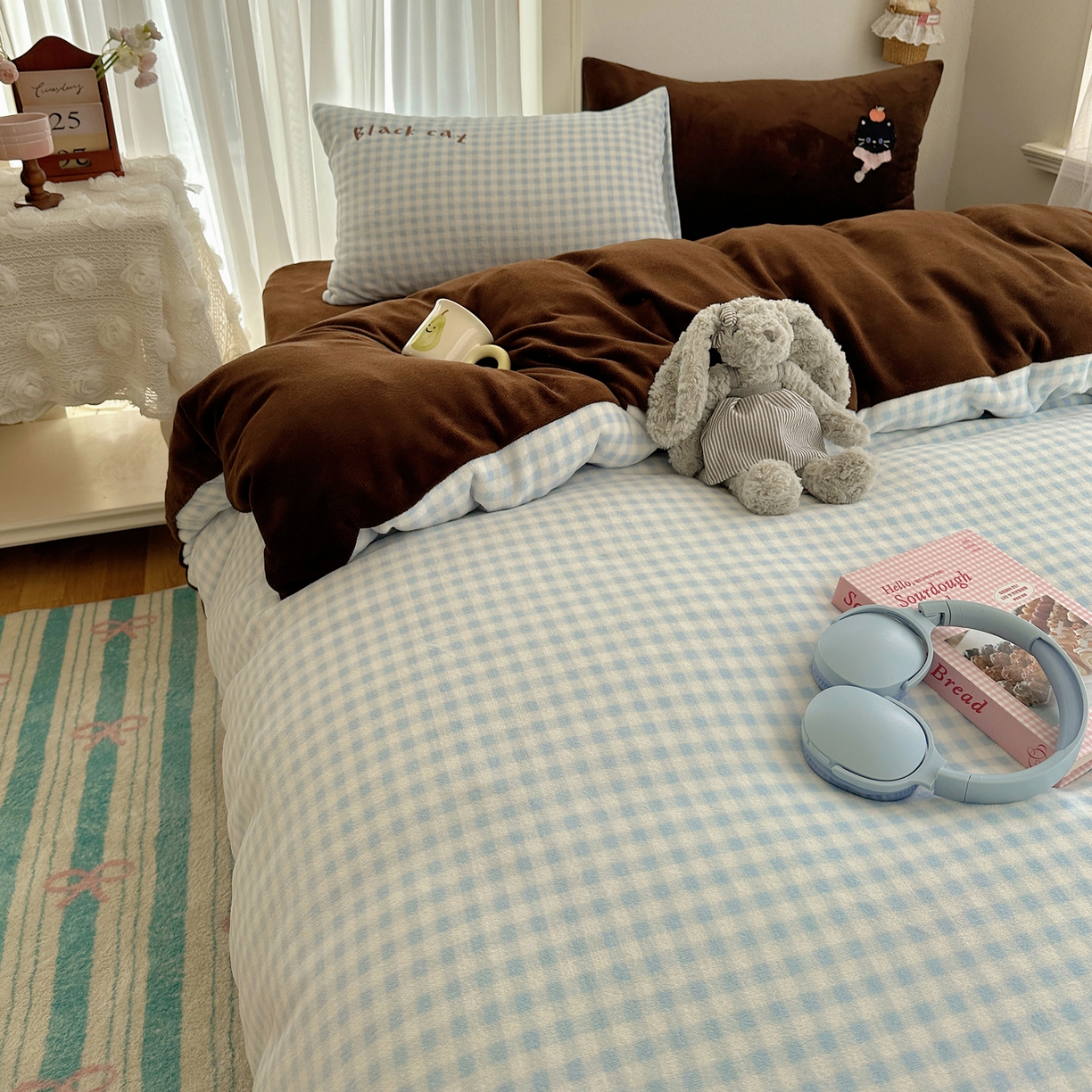 91家纺网 家纺一手货源 找家纺 韩都家居 2025新款卡通贴布绣系列加厚牛奶绒四件套 冬日猫咪