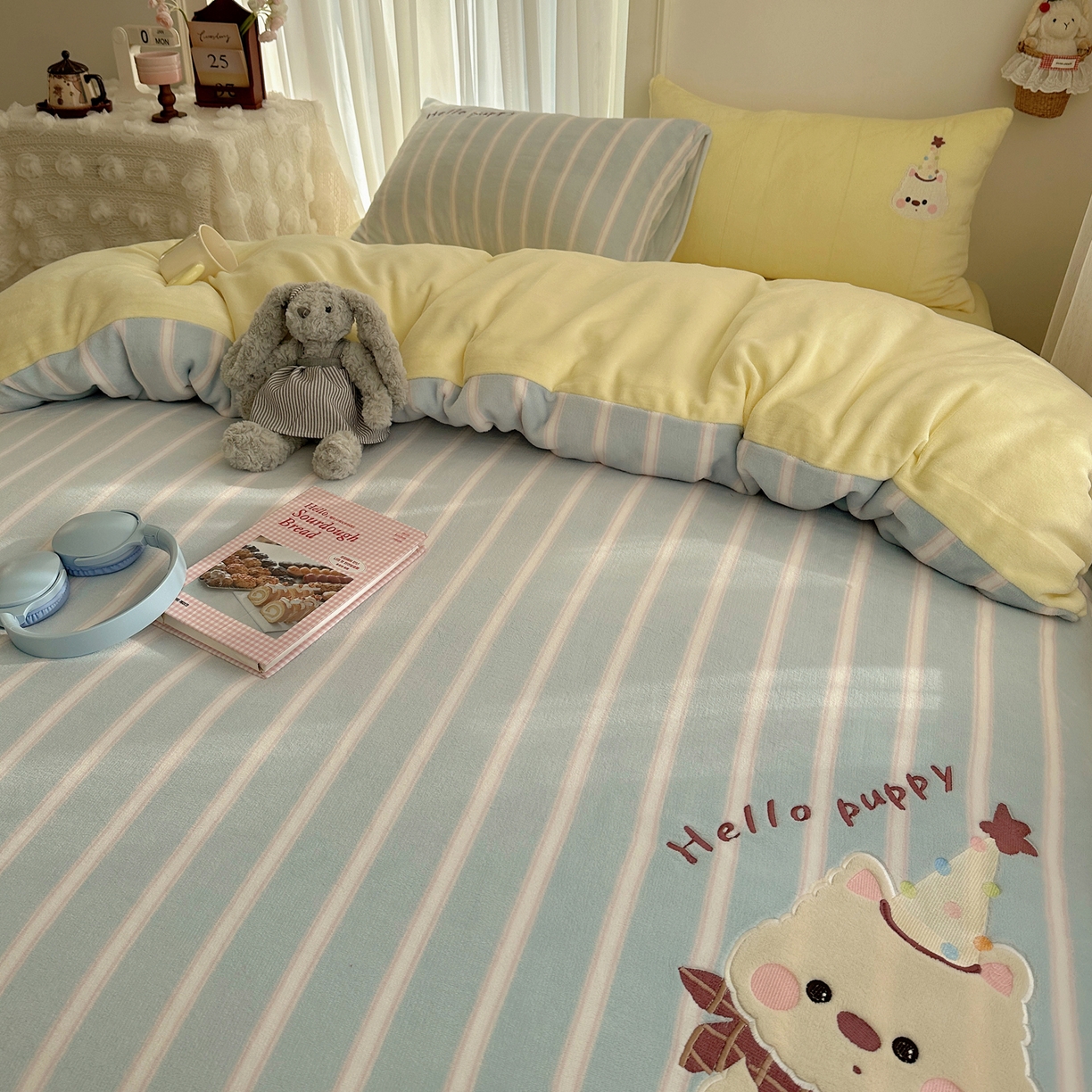 91家纺网 家纺一手货源 找家纺 韩都家居 2025新款卡通贴布绣系列加厚牛奶绒四件套 顽皮西高地