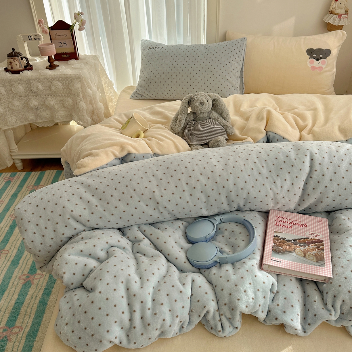 91家纺网 家纺一手货源 找家纺 韩都家居 2025新款卡通贴布绣系列加厚牛奶绒四件套 苹果狗狗