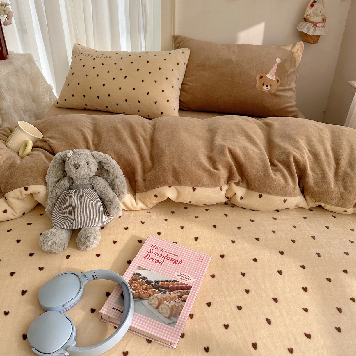 91家纺网 家纺一手货源 找家纺 韩都家居 2025新款卡通贴布绣系列加厚牛奶绒四件套 幸运小熊