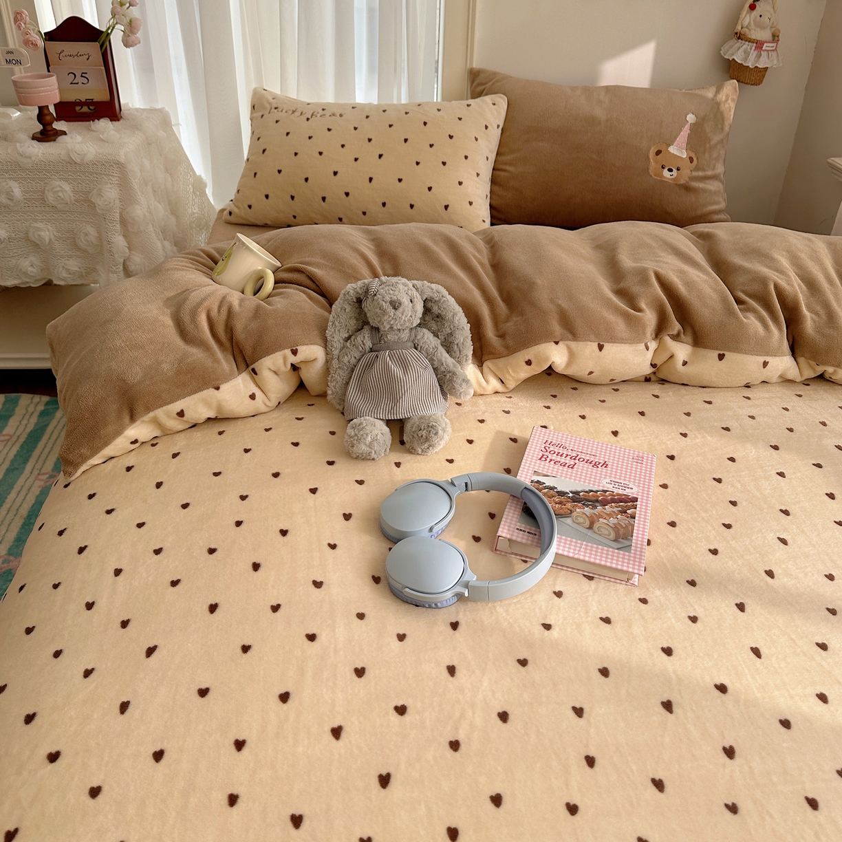 91家纺网 家纺一手货源 找家纺 韩都家居 2025新款卡通贴布绣系列加厚牛奶绒四件套 幸运小熊