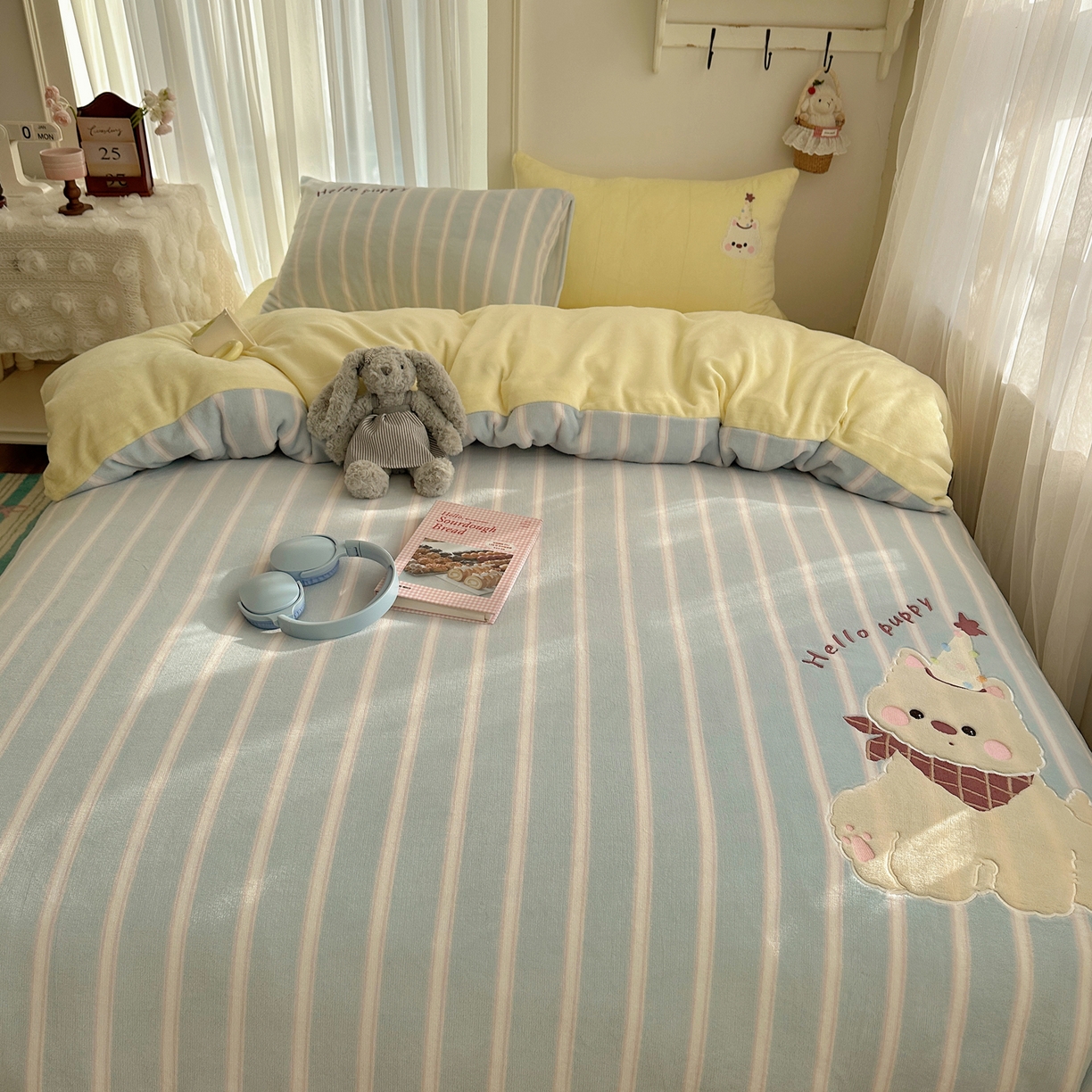 91家纺网 家纺一手货源 找家纺 韩都家居 2025新款卡通贴布绣系列加厚牛奶绒四件套 顽皮西高地