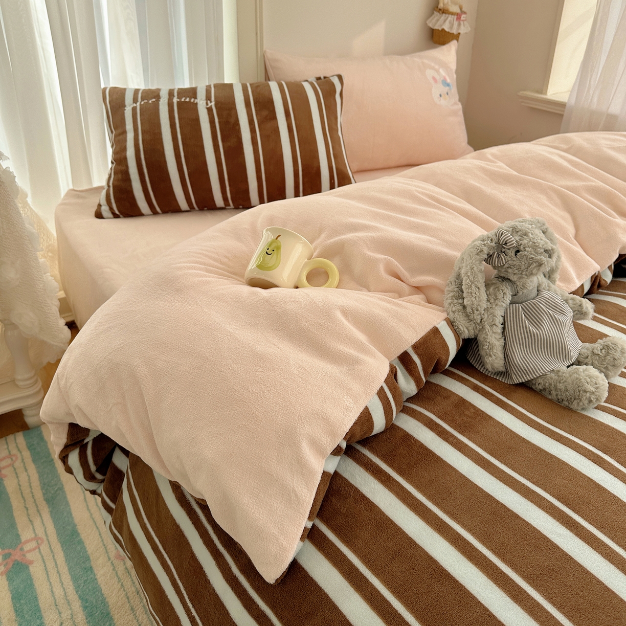 91家纺网 家纺一手货源 找家纺 （总）韩都家居 2025新款卡通贴布绣系列加厚牛奶绒四件套