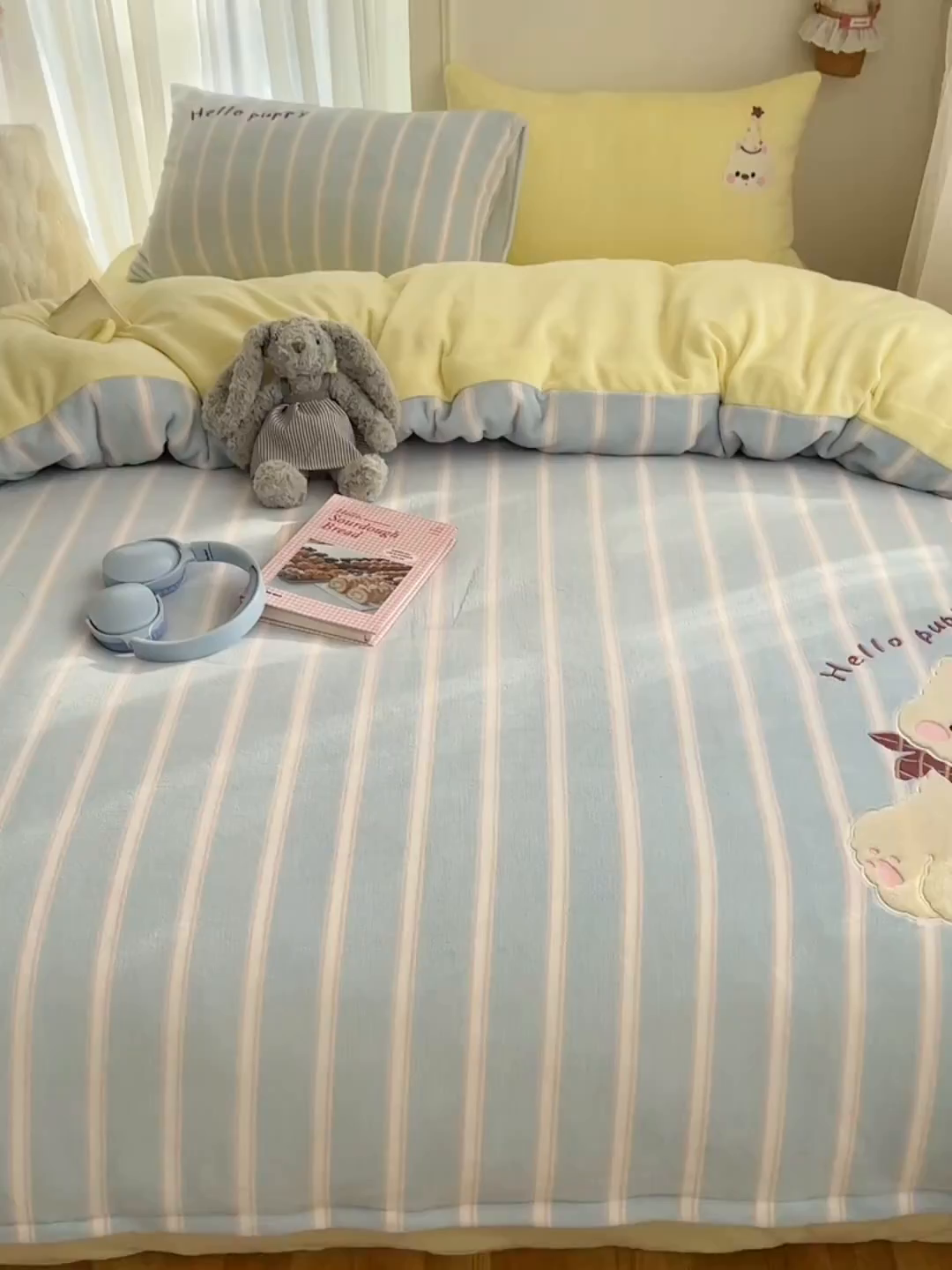 91家纺网 家纺一手货源 找家纺 韩都家居 2025新款卡通贴布绣系列加厚牛奶绒四件套 顽皮西高地