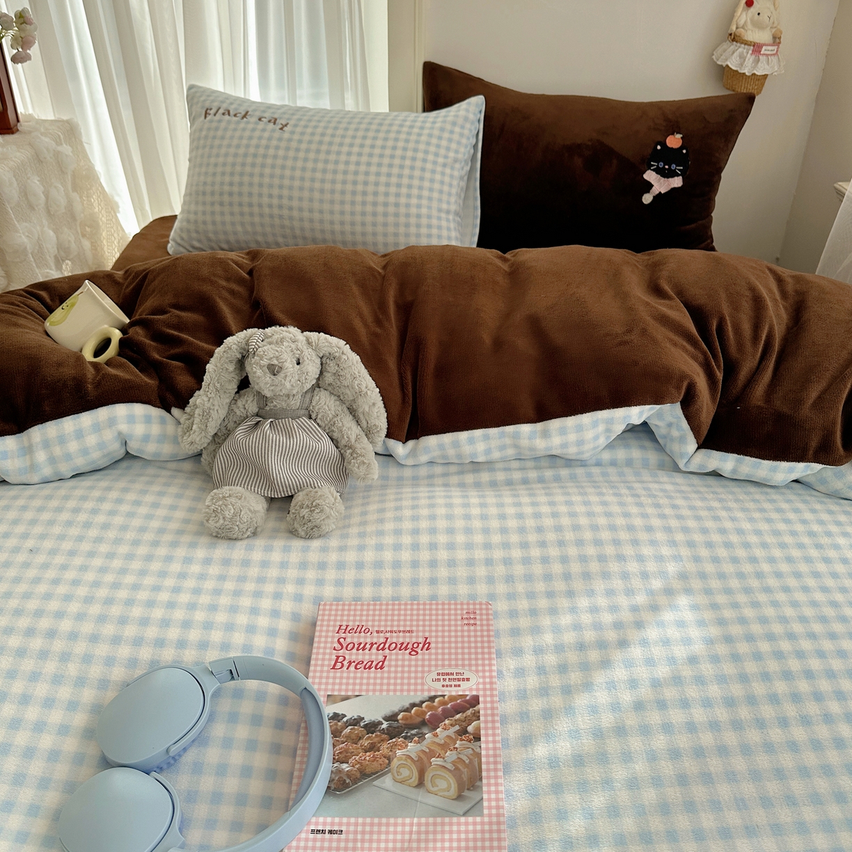 91家纺网 家纺一手货源 找家纺 韩都家居 2025新款卡通贴布绣系列加厚牛奶绒四件套 冬日猫咪