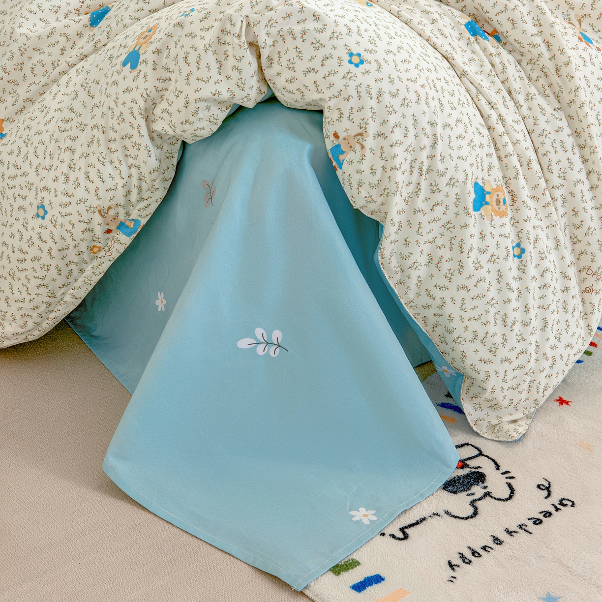 91家纺网 家纺一手货源 找家纺 简冠 开学季2025植物羊绒学生宿舍上下铺学生三件套学生床垫被子被芯大礼包 快乐舞步