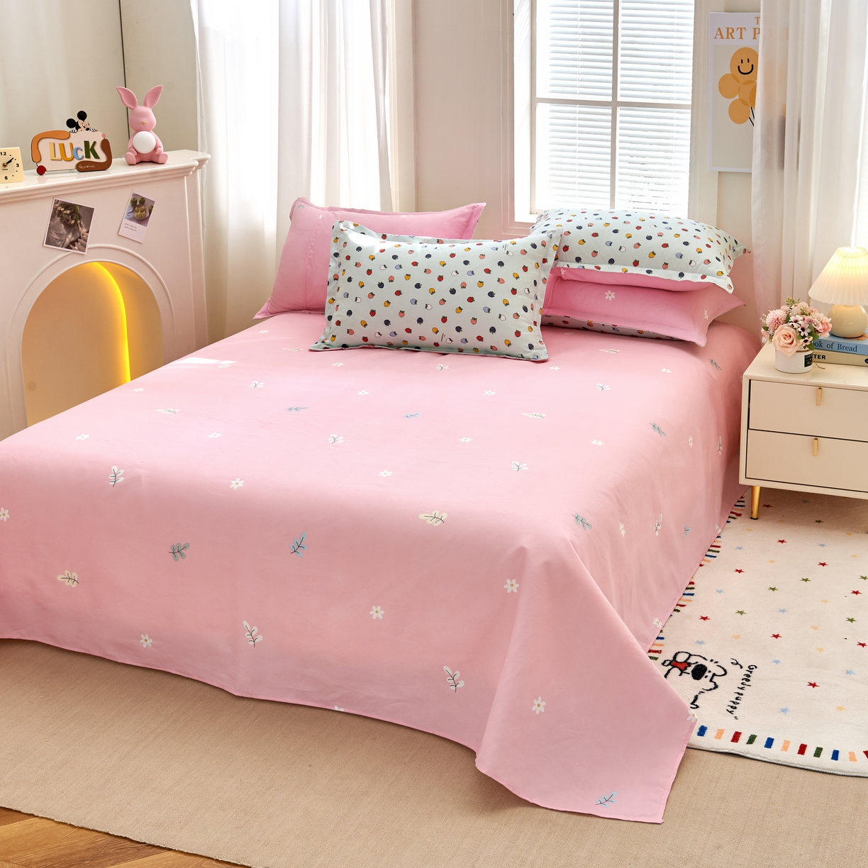 91家纺网 家纺一手货源 找家纺 简冠 开学季2025新款植物羊绒学生宿舍上下铺学生三件套四件套 小草莓