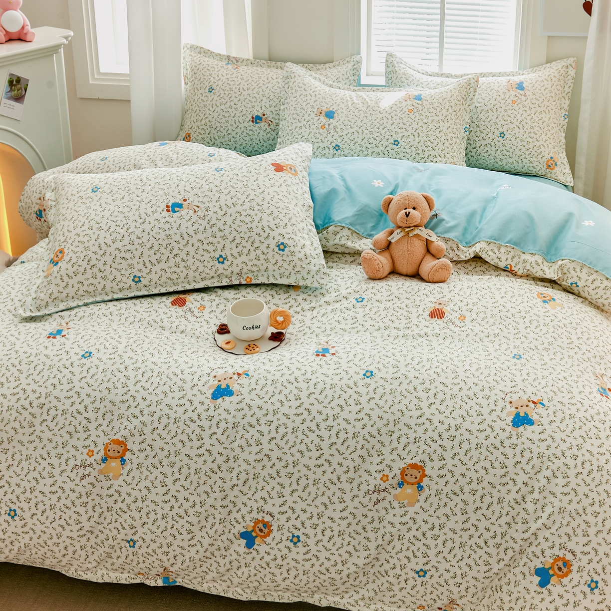 91家纺网 家纺一手货源 找家纺 简冠 开学季2025新款植物羊绒学生宿舍上下铺学生三件套四件套 快乐舞步