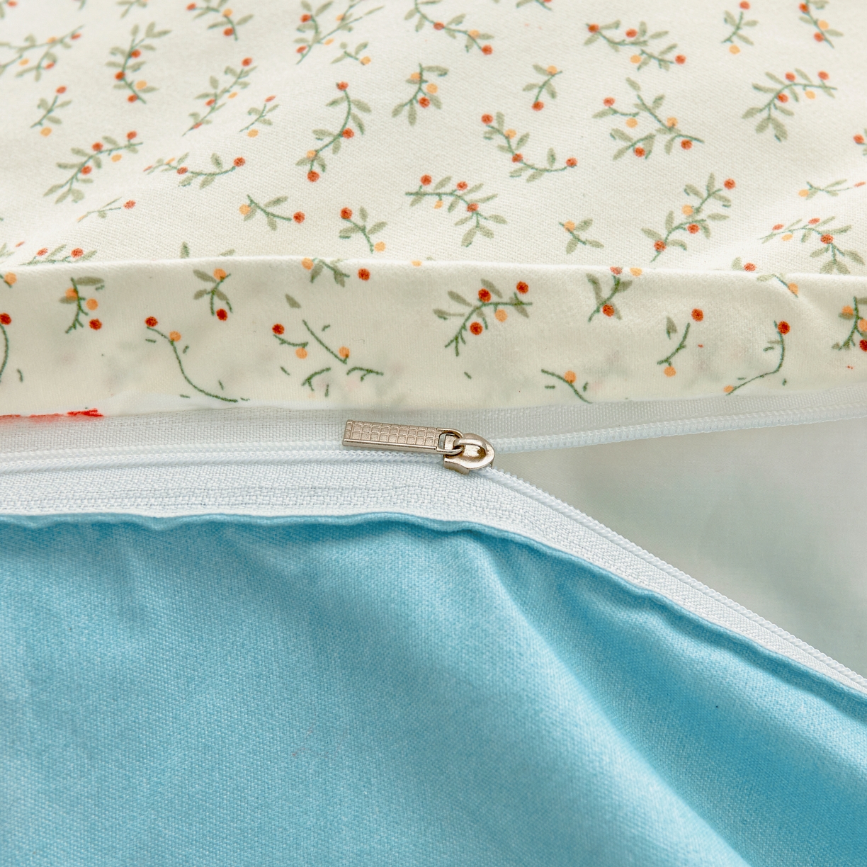 91家纺网 家纺一手货源 找家纺 简冠 开学季2025新款植物羊绒学生宿舍上下铺学生三件套四件套 快乐舞步