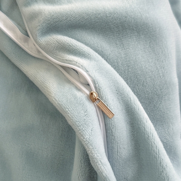 91家纺网 家纺一手货源 找家纺 畅畅家纺 2025新款牛奶绒大版贴布绣四件套 富贵花开-天空蓝