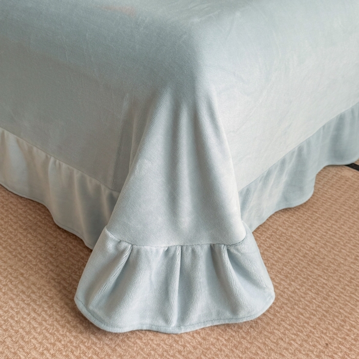 91家纺网 家纺一手货源 找家纺 畅畅家纺 2025新款牛奶绒大版贴布绣四件套 富贵花开-天空蓝