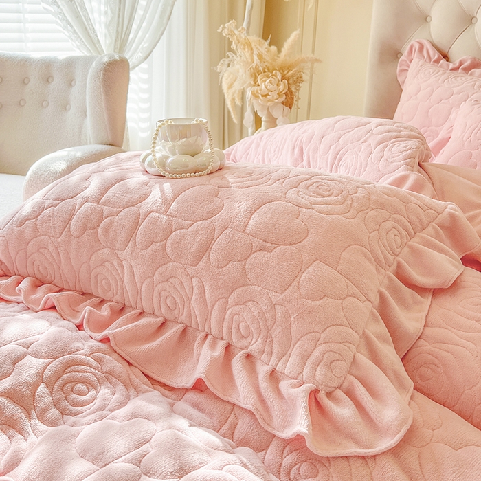 91家纺网 家纺一手货源 找家纺 网红馆（ck家纺） 2025新款牛奶绒花边床盖四件套-甜蜜蜜 甜蜜蜜-粉