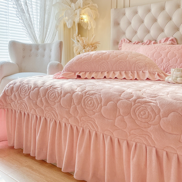 91家纺网 家纺一手货源 找家纺 网红馆（ck家纺） 2025新款牛奶绒花边床盖四件套-甜蜜蜜 甜蜜蜜-粉