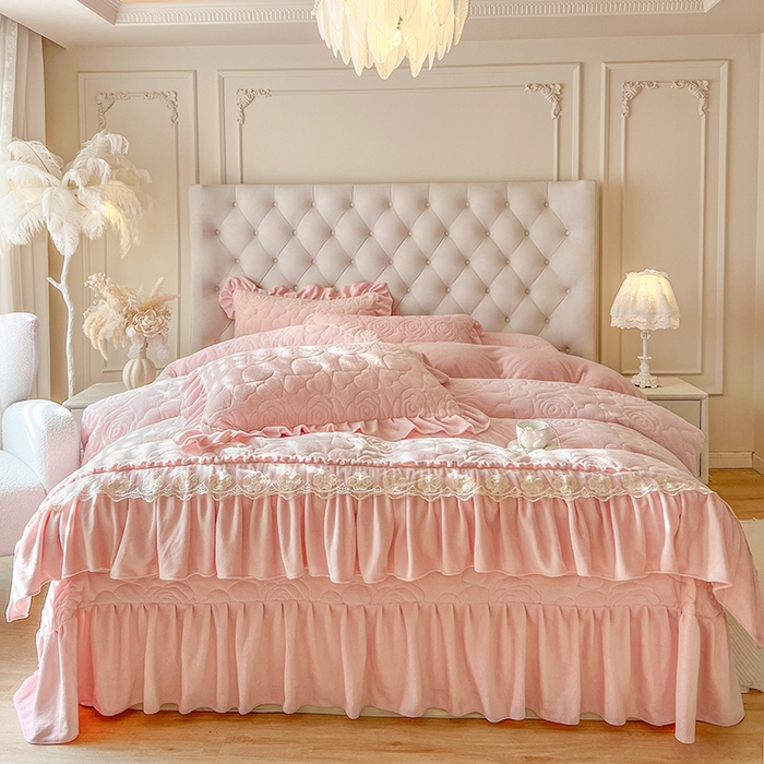 91家纺网 家纺一手货源 找家纺 网红馆（ck家纺） 2025新款牛奶绒花边床盖四件套-甜蜜蜜 甜蜜蜜-粉