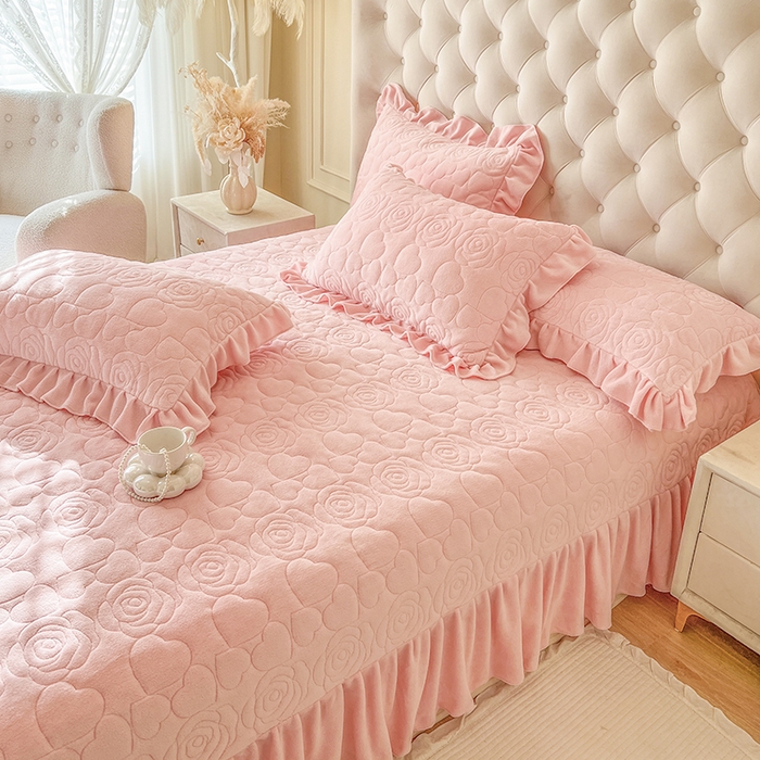 91家纺网 家纺一手货源 找家纺 网红馆（ck家纺） 2025新款牛奶绒花边床盖四件套-甜蜜蜜 甜蜜蜜-粉