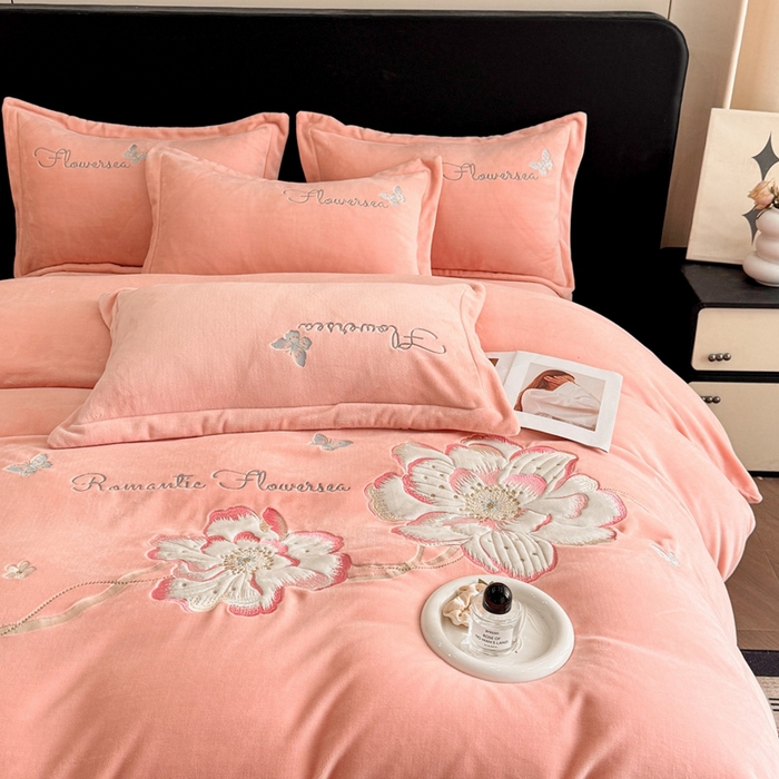 畅畅家纺 2025新款牛奶绒大版贴布绣四件套 富贵花开-玉色